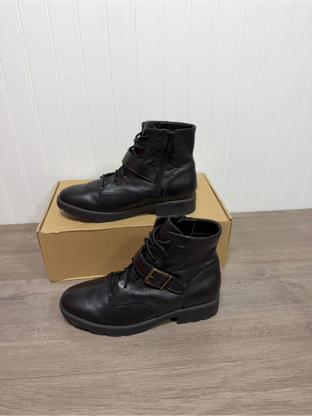 Used Vionic Catina black leather lace-up boots  size 6.5